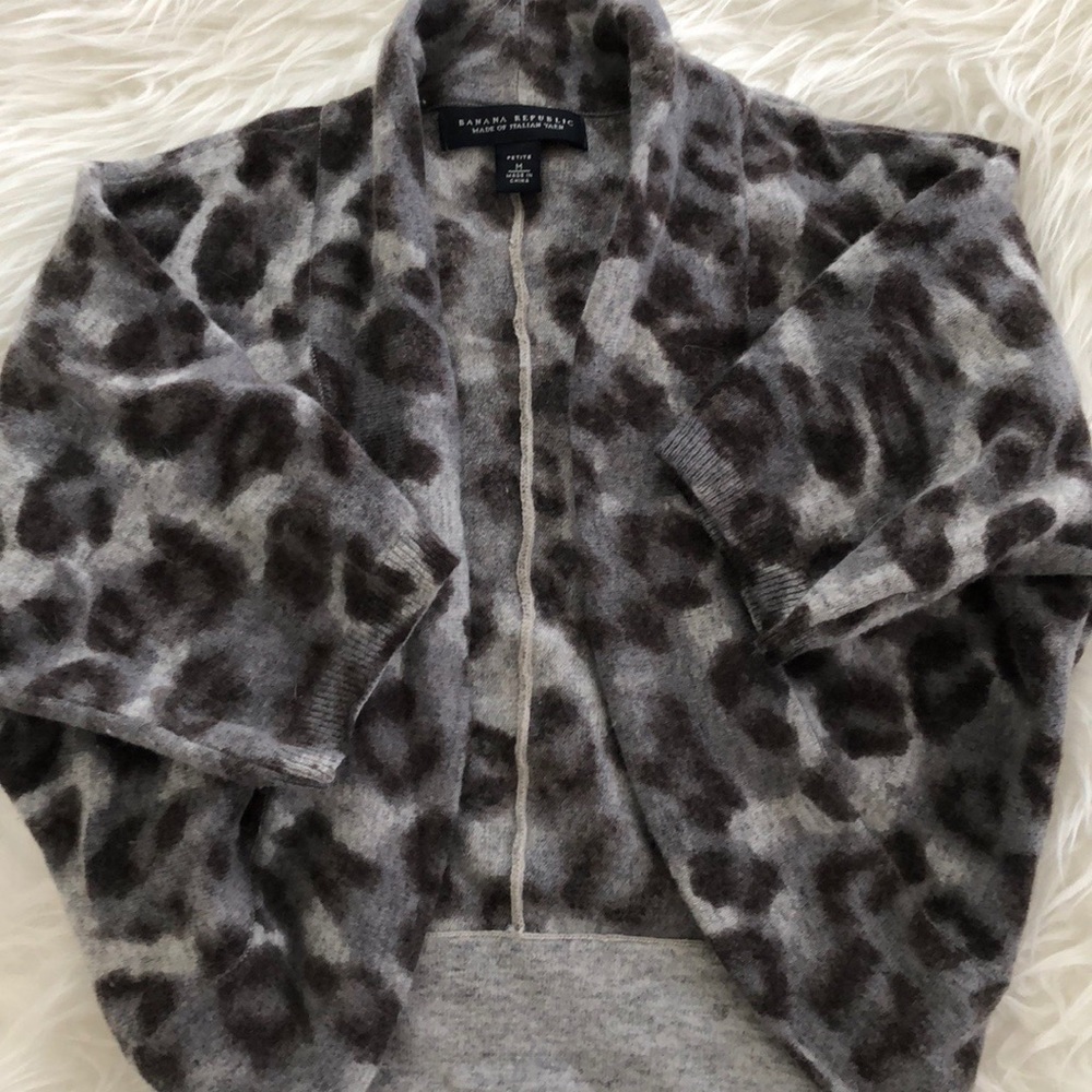 🍌 Banana Republic Cropped Cocoon Sweater